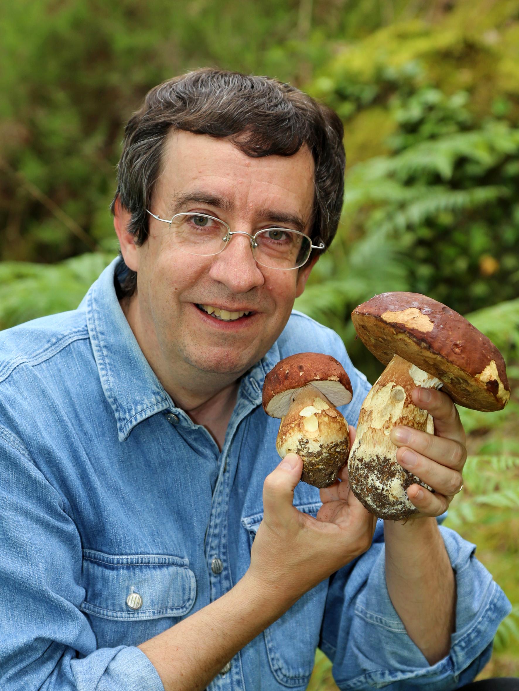 Photo de Benoit qui anime la Conférence le Monde insolite des champignons 